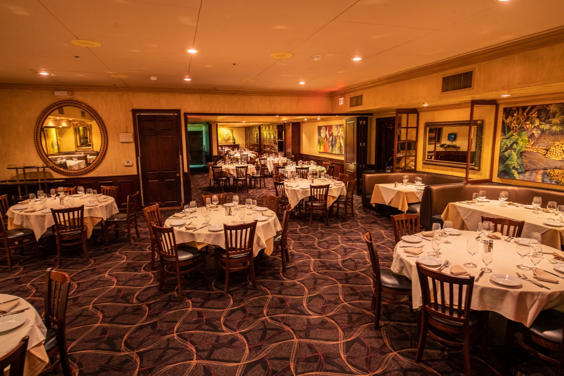Piero's private dining and banquet rooms 300, 400, and 450 with round tables and placements.