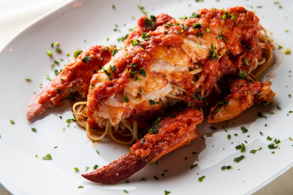 De-shelled lobster linguine pasta